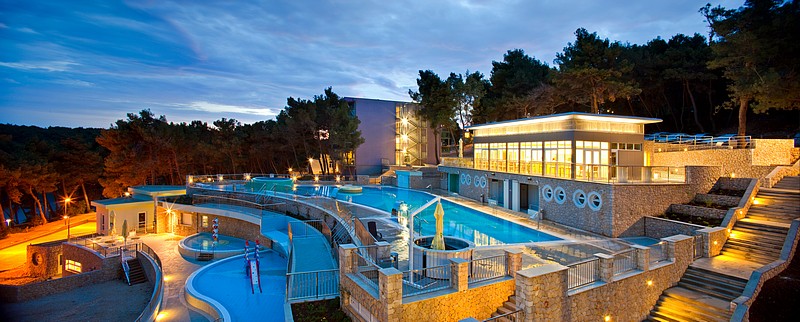 Vespera Family hotel - bazén u sousedícího hotelu Aurora je společný - Mali Lošinj (ostrov Lošinj) - 101 CK Zemek - Chorvatsko