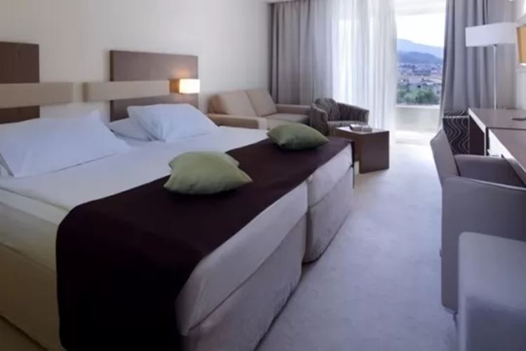 Park hotel - pokoj Standard s balkonem a možností přistýlky - Makarska - 101 CK Zemek - Chorvatsko